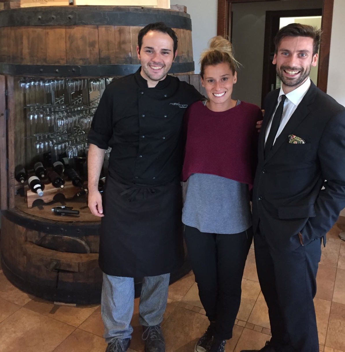 Francesca Dallapè al Matteo Morra Restaurant nella cantina Sylla Sebaste insieme allo chef Matteo Morra ed al maitre Andrea Stupia